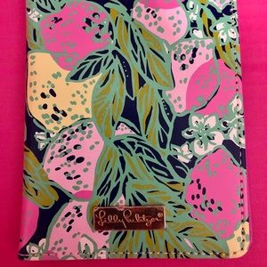 Brand new Lilly Pulitzer passport holder